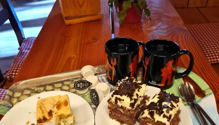 Alte Pommernkate -    Hof Cafe Essen Und Trinken - Rambin