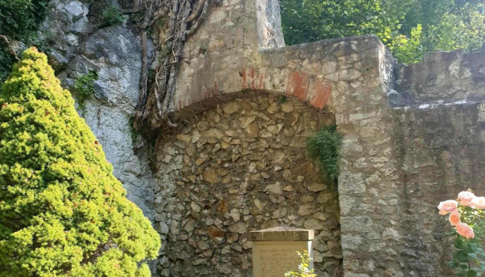 Burg Klingenstein -  Garten - Blaustein