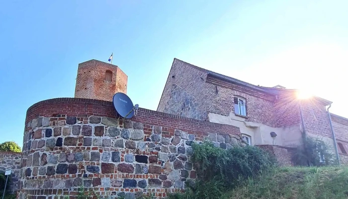 Burgturm -  Historische Sehenswurdigkeit - Löcknitz