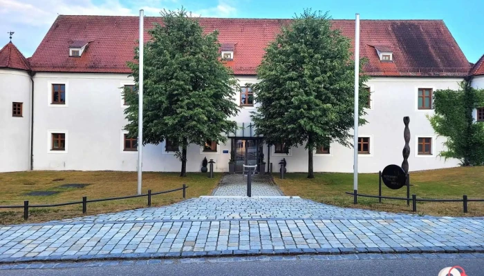 Deutschordenschloss - 92353 Postbauer-Heng
