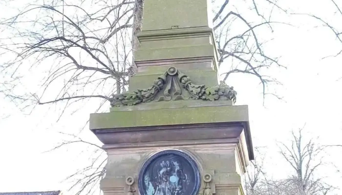 Friedrich Christoph Schlosser Denkmal -  Alle - Jever
