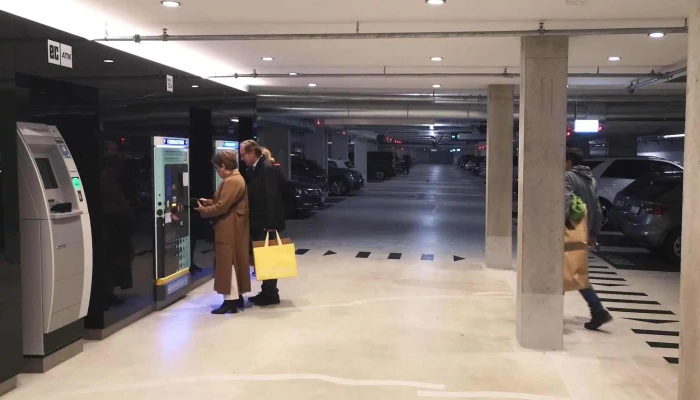 Hugo -  Boss Platz Instagram - Metzingen