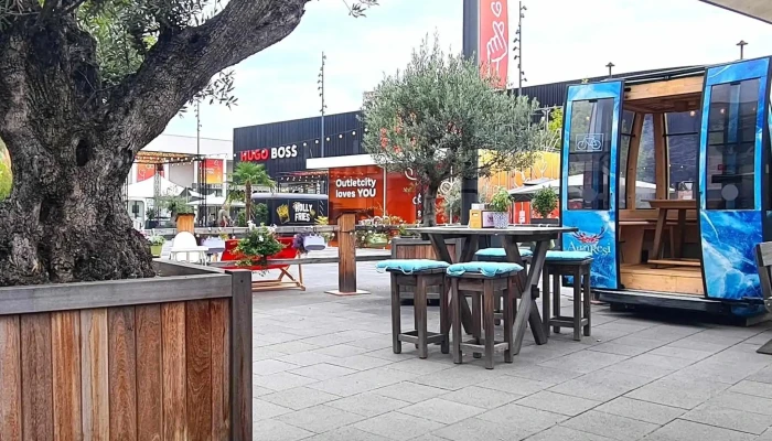 Hugo -  Boss Platz Platz - Metzingen