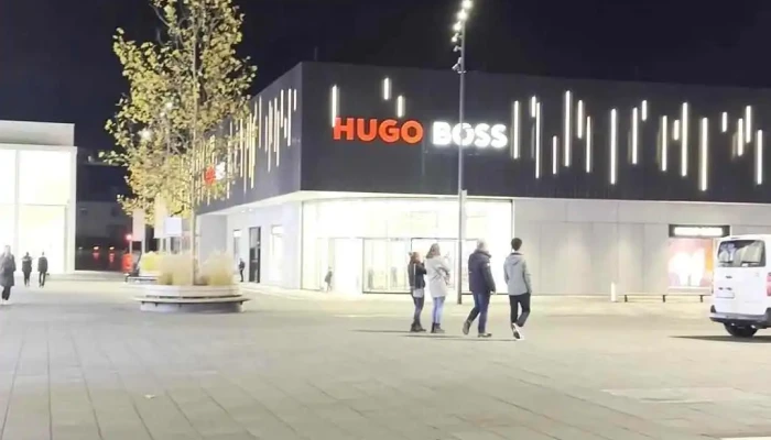 Hugo -  Boss Platz Videos - Metzingen