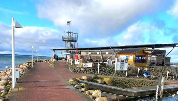 Parkplatz Am Hafen -  Adresse - Glowe