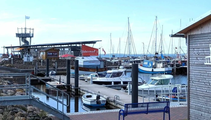 Parkplatz am Hafen - Glowe