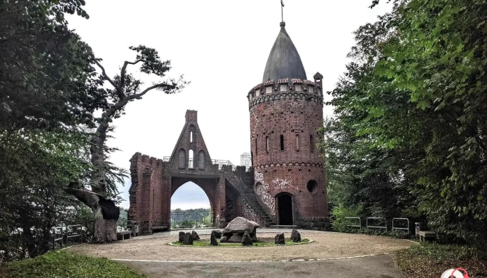 Reppiner Burg -  Alle - Schwerin