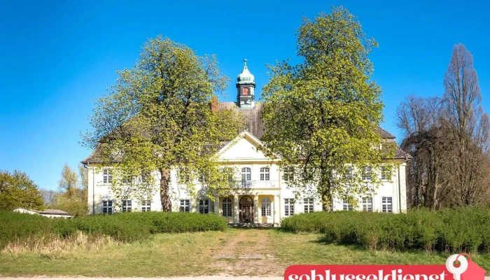 Schloss Lubzin Alle - Warnow