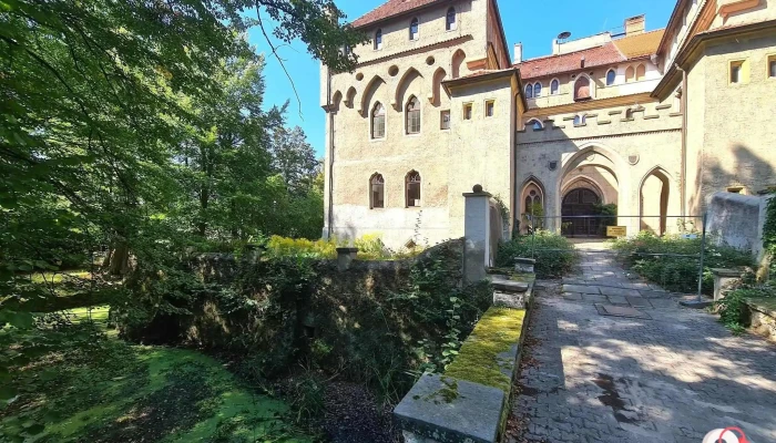 Schloss Seifersdorf - 01454 Wachau
