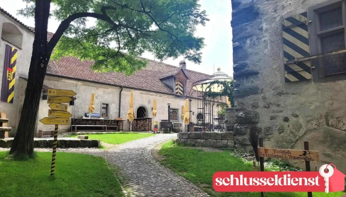 Schloss Waldburg -    Mittelalterliche Erlebniswelt Ritteressen Hochzeit Und Eventlocation Aussenbereich - Waldburg
